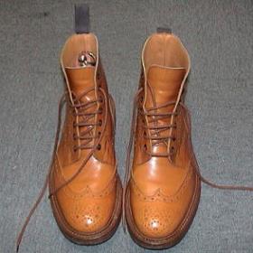 トリッカーズの靴、ブーツに合うシューキーパー＜靴のブランドから選ぶ 